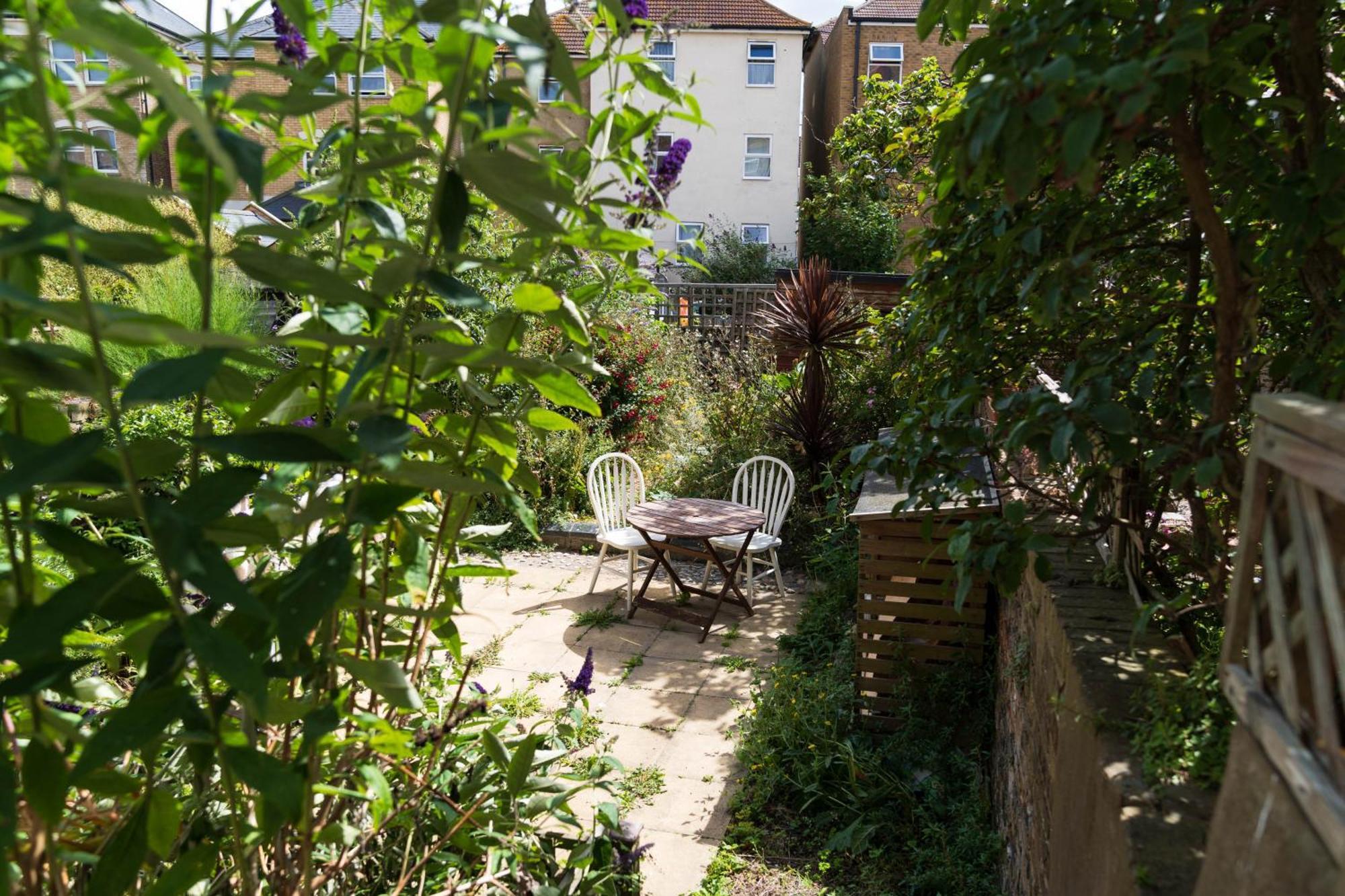 Vintage Townhouse, Wood Burner, Leafy Garden, Close To The Beach Holiday home *